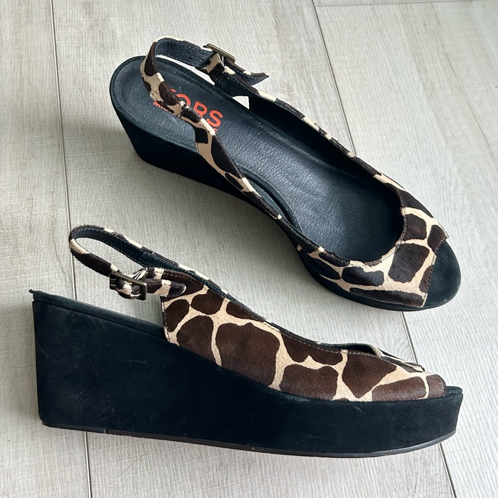 Giraffe print platform sandals 9.5